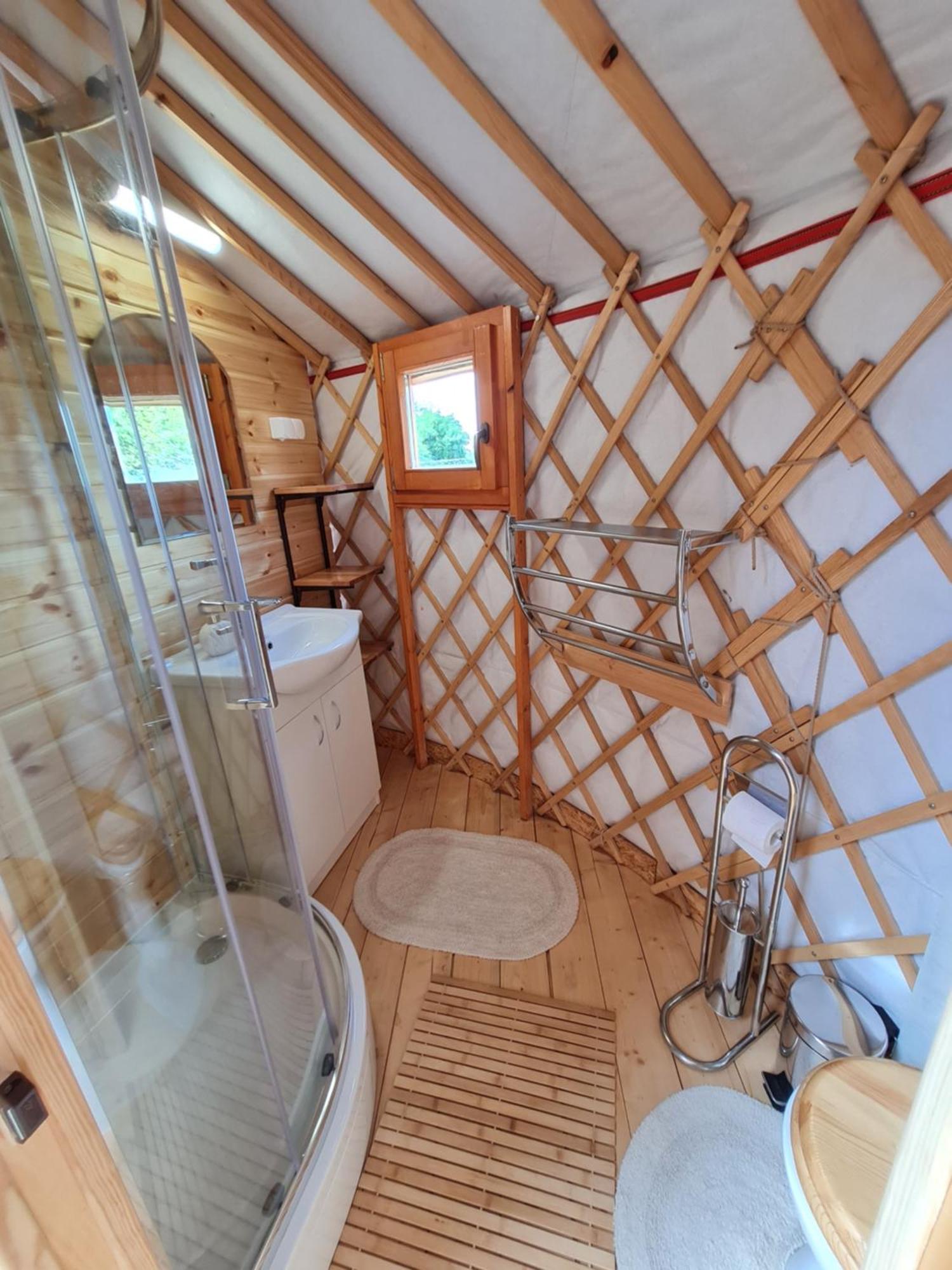 Hotel Jurtafarm Ráckeve - a nomád luxus Esterno foto