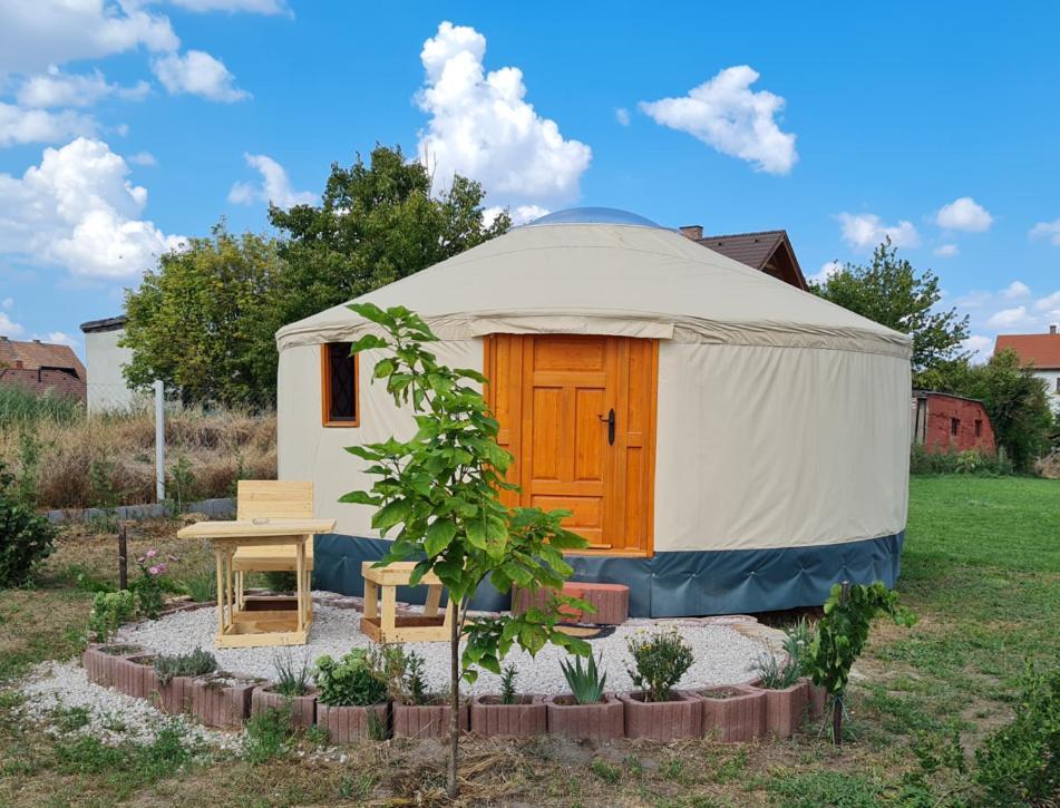 Hotel Jurtafarm Ráckeve - a nomád luxus Esterno foto