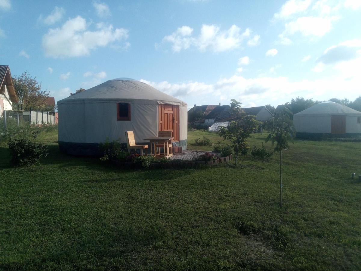Hotel Jurtafarm Ráckeve - a nomád luxus Esterno foto